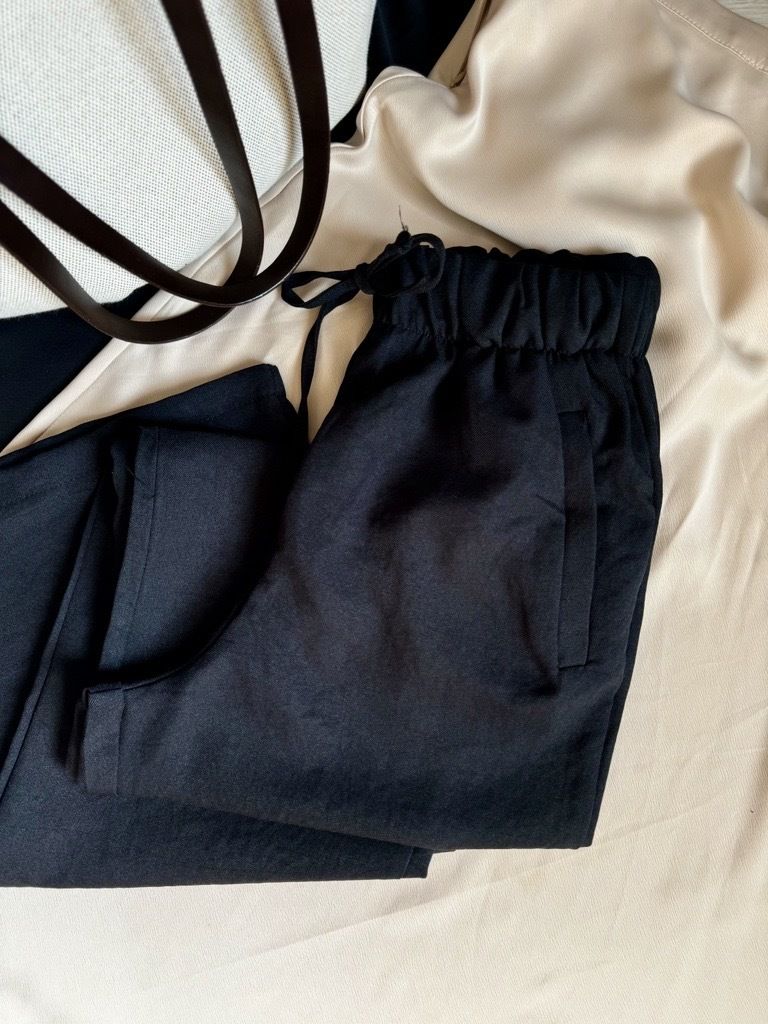 SİYAH PANTOLON BELİ LASTİKLİ %95 PAMUKLU %5 LİKRALI