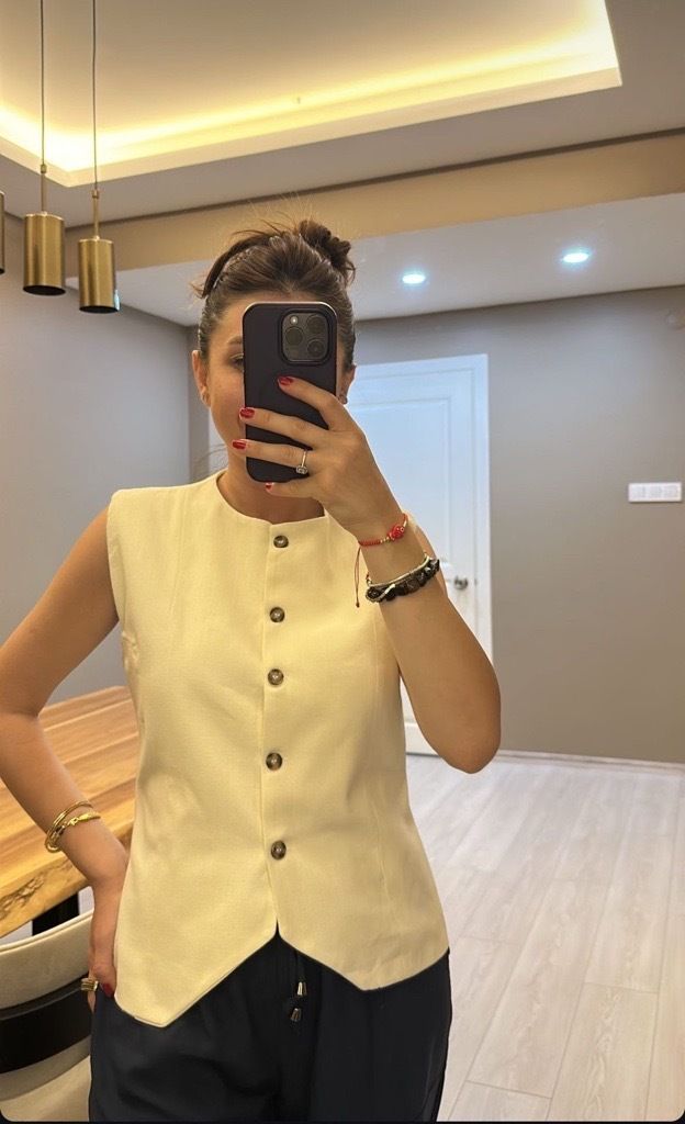 Sıfır Kol Önden Düğmeli Krem Rengi Yelek